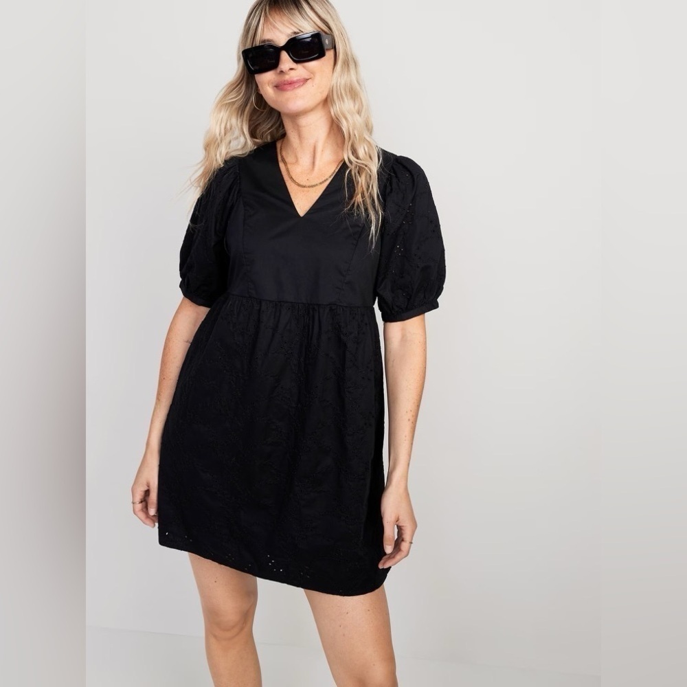NWT! Black V-Neck Eyelet Mini Dress - Size XL💜